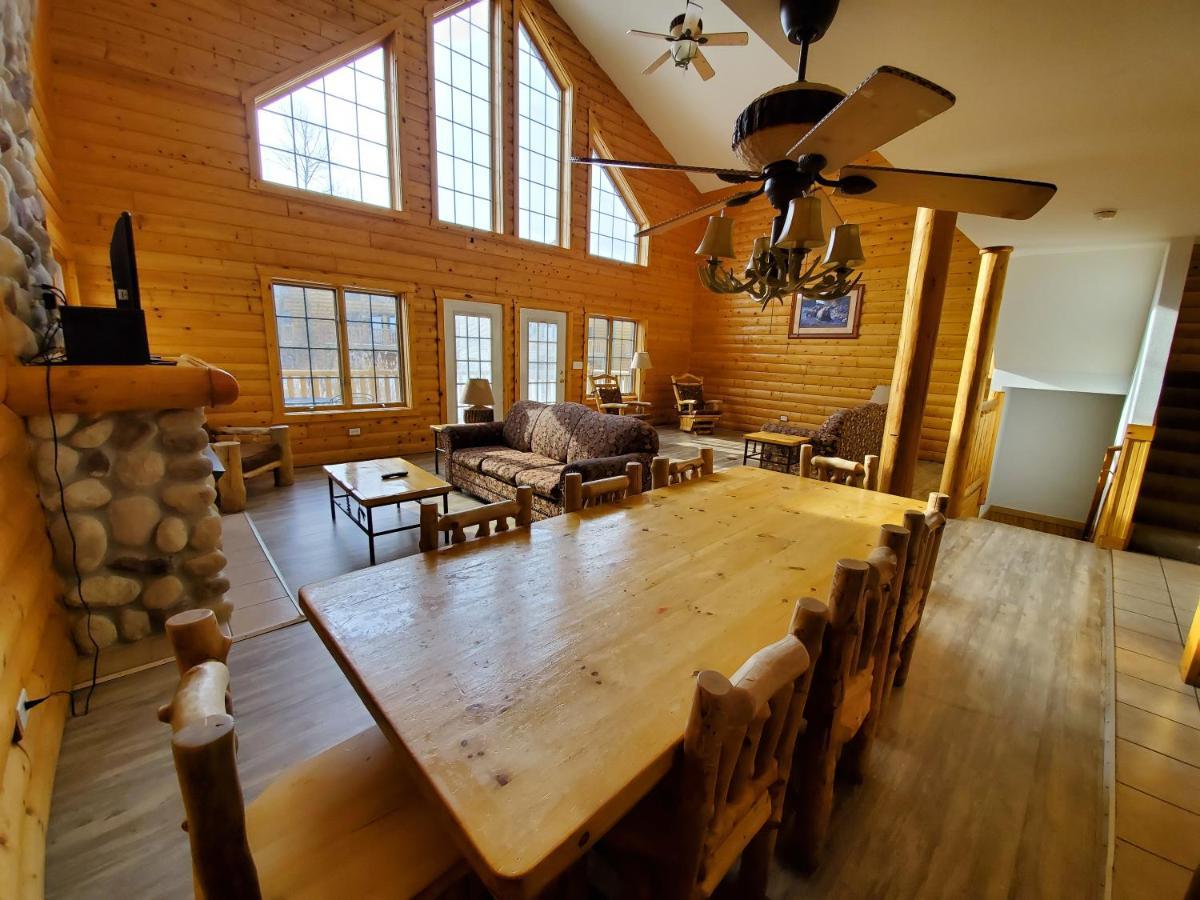 Grand Bear Resort At Starved Rock Utica Exterior foto